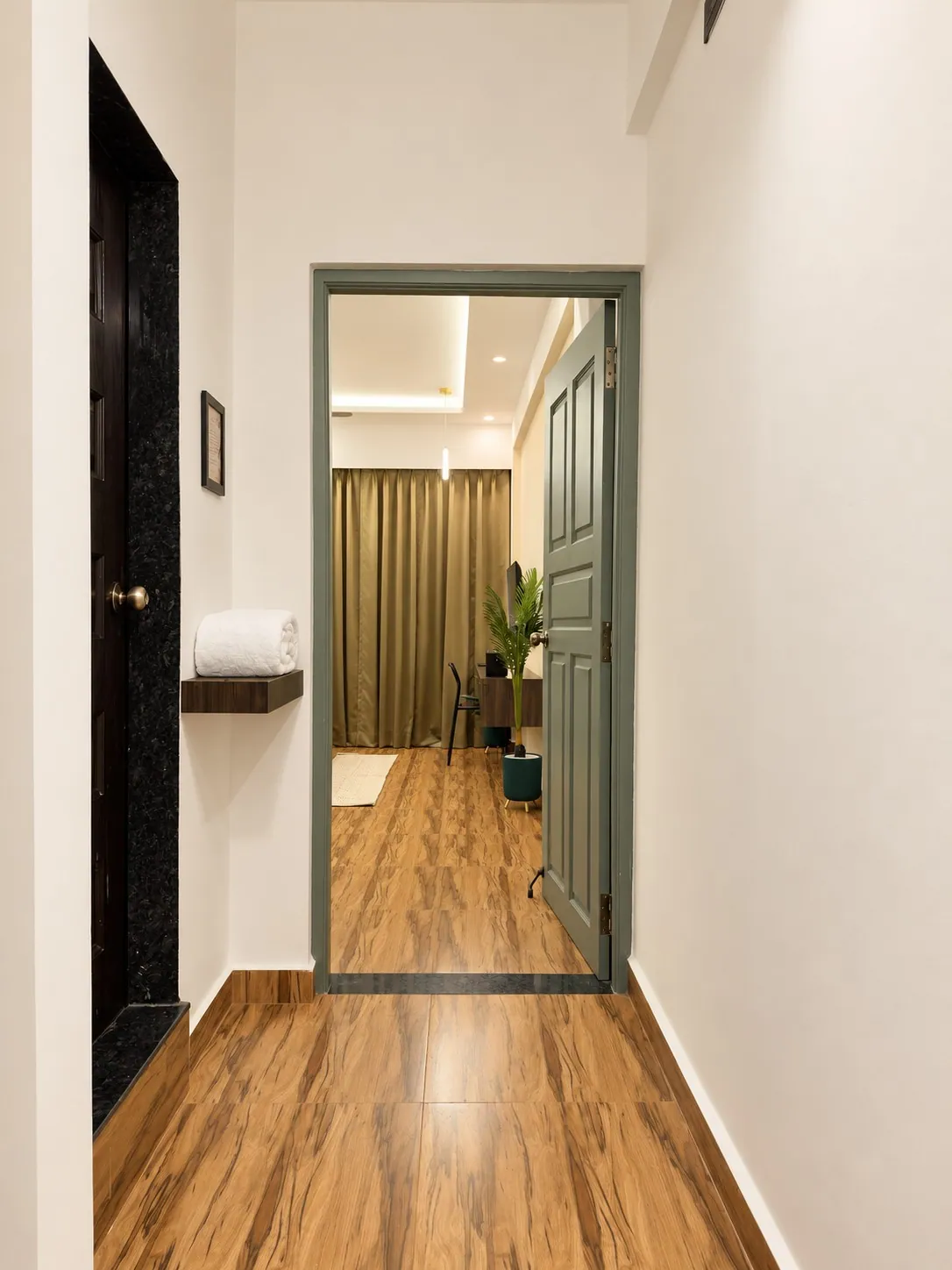 The entrance hallway, with a towel shelf, leading into the studio